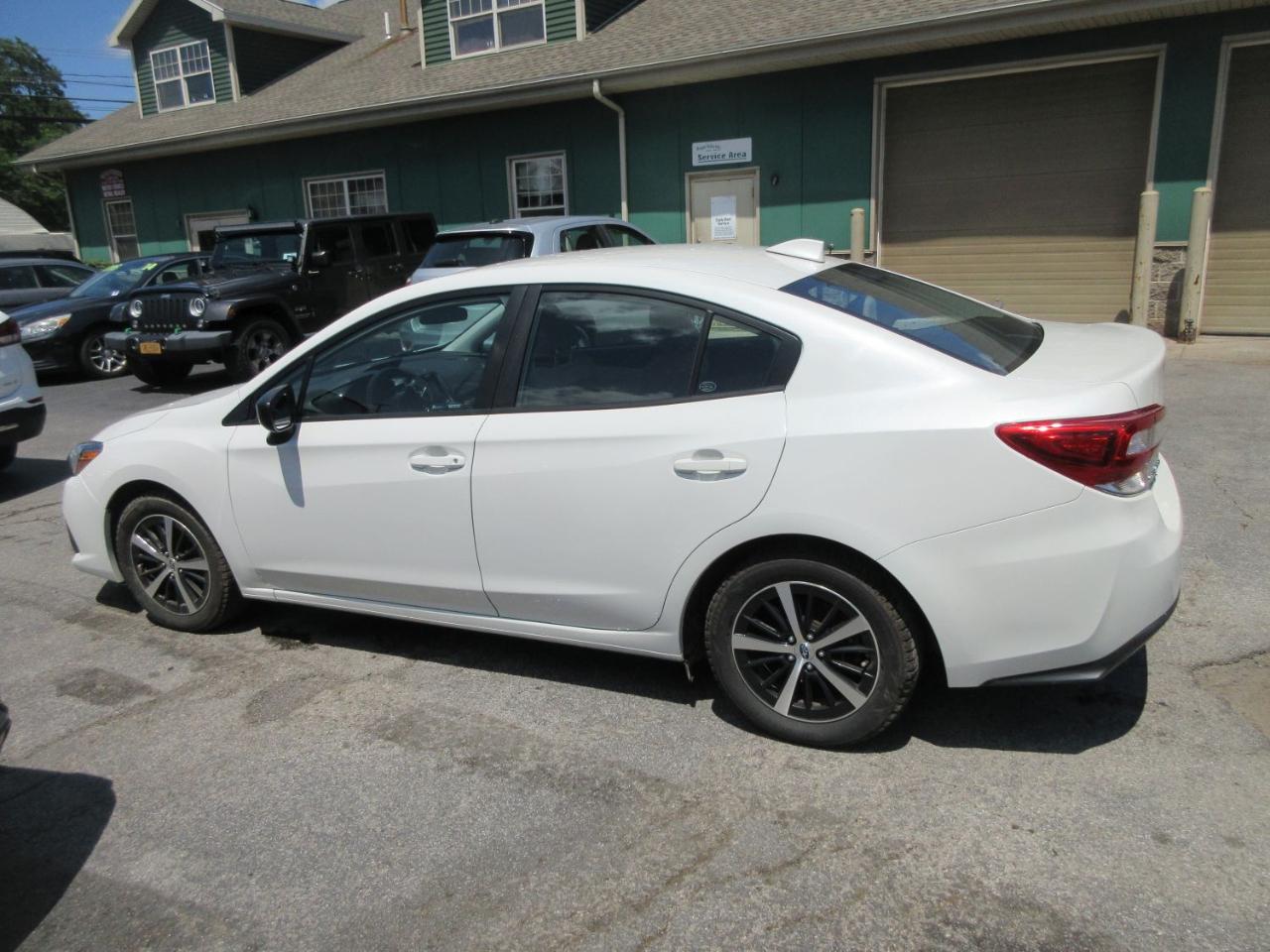 Subaru Impreza 2.0i Premium CVT 4-Door 2022