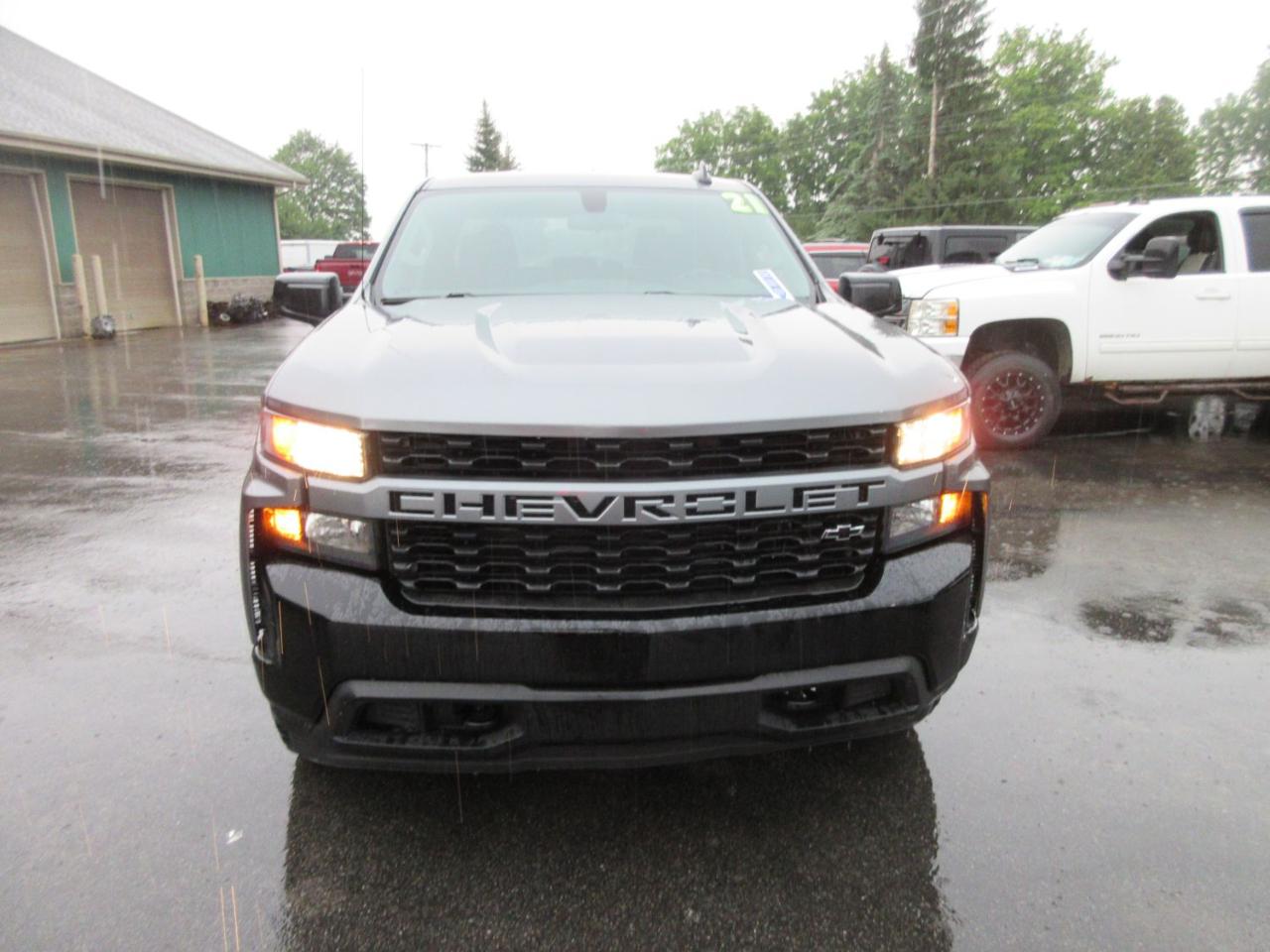 Chevrolet Silverado 1500 Custom Crew Cab Short Box 4WD 2021