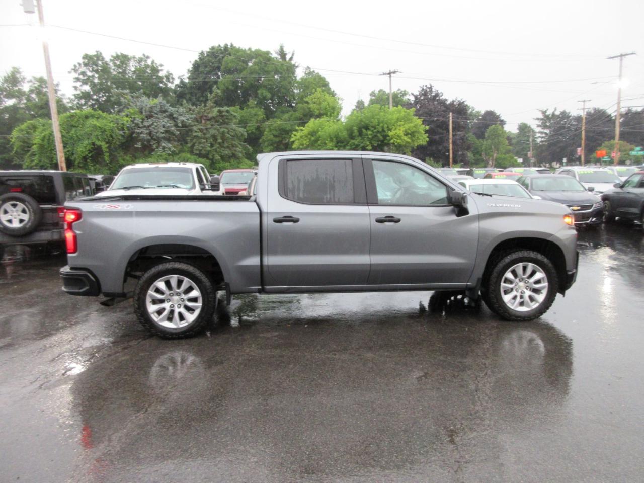 Chevrolet Silverado 1500 Custom Crew Cab Short Box 4WD 2021