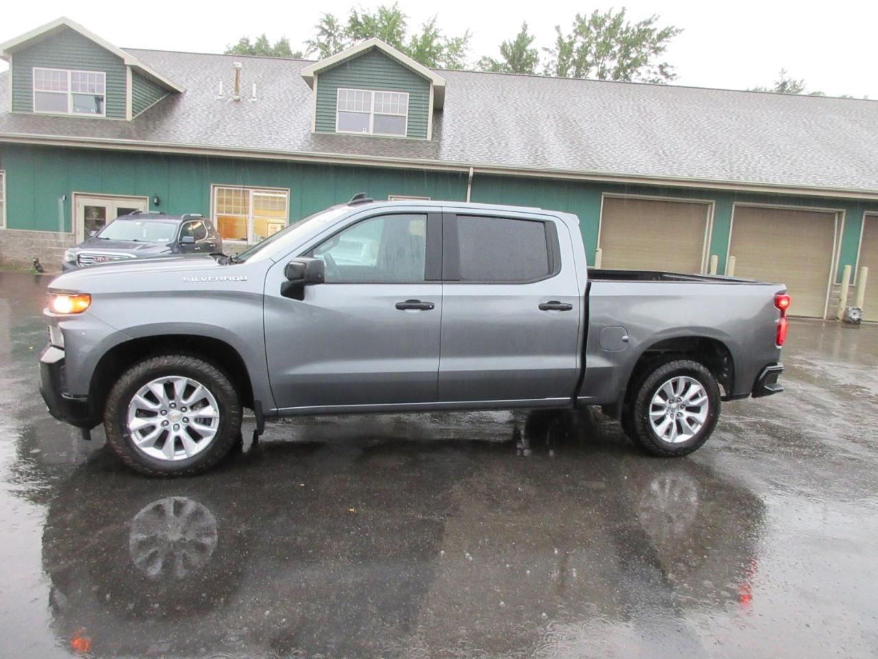 Chevrolet Silverado 1500 Custom Crew Cab Short Box 4WD 2021
