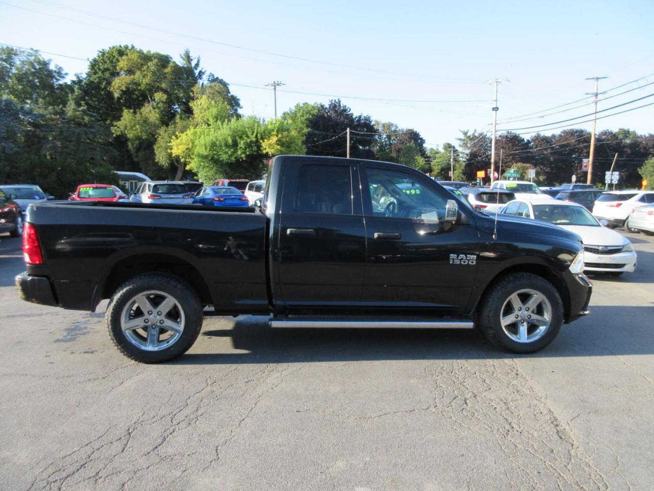 RAM 1500 Tradesman Quad Cab 4WD 2017