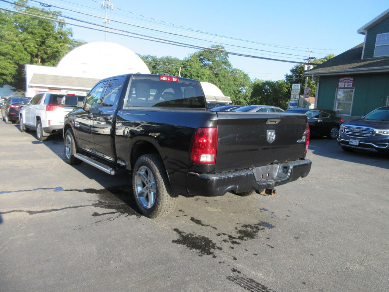 RAM 1500 Tradesman Quad Cab 4WD 2017