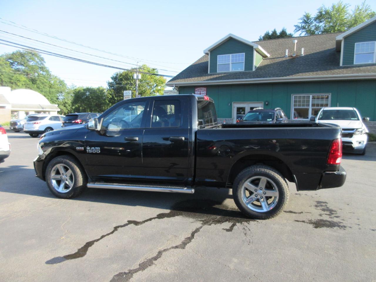 RAM 1500 Tradesman Quad Cab 4WD 2017