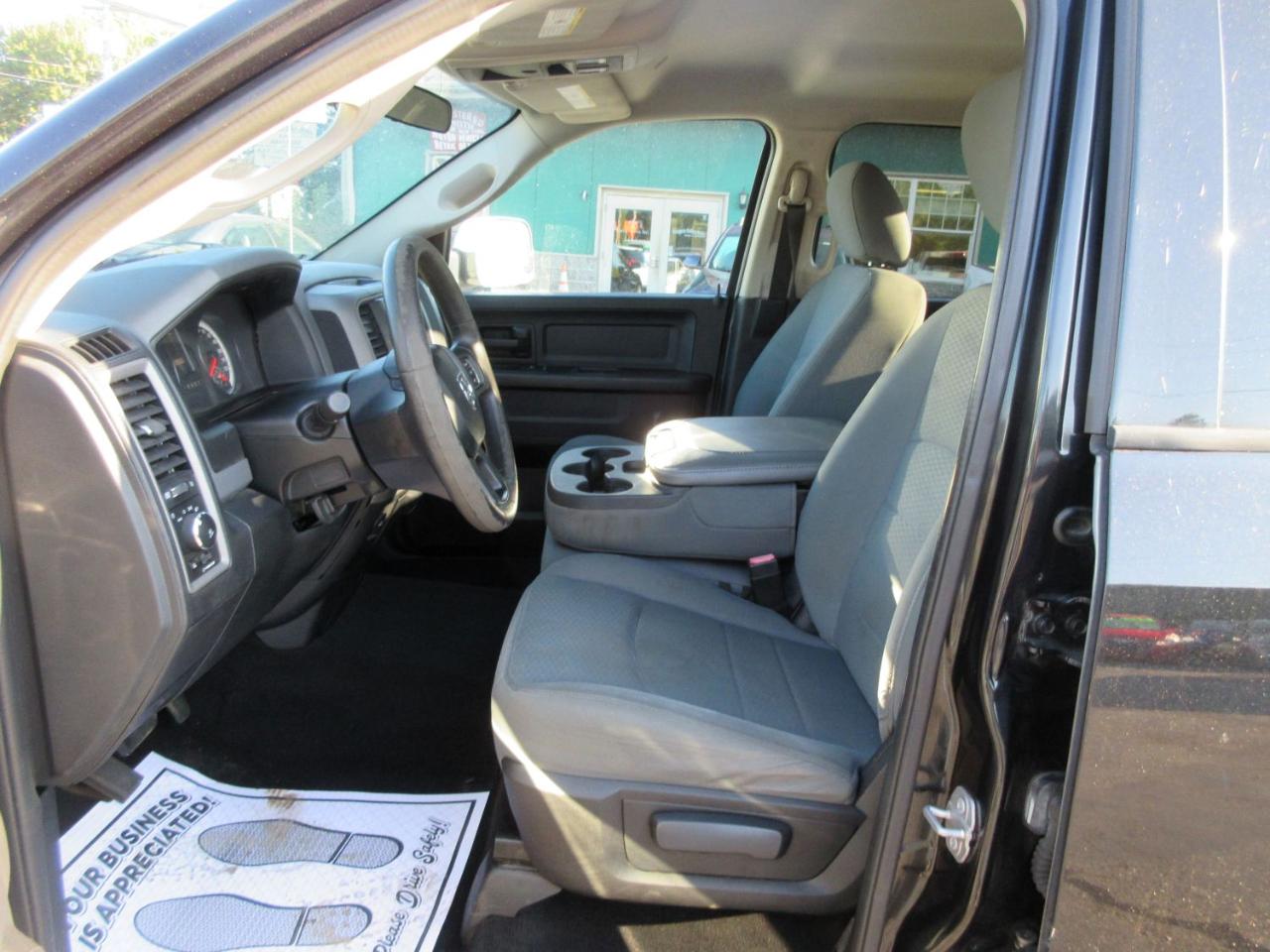 RAM 1500 Tradesman Quad Cab 4WD 2017