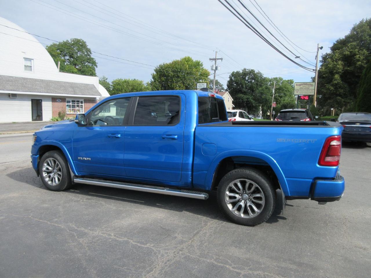 RAM 1500 Laramie Crew Cab SWB 4WD 2021