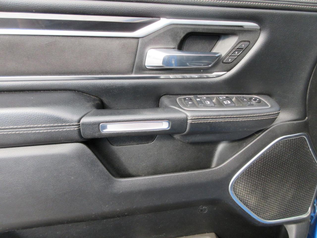 RAM 1500 Laramie Crew Cab SWB 4WD 2021