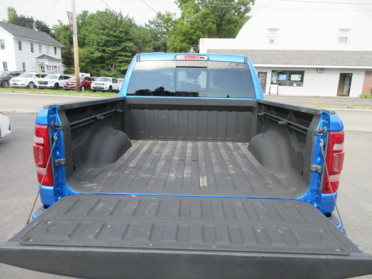 RAM 1500 Laramie Crew Cab SWB 4WD 2021