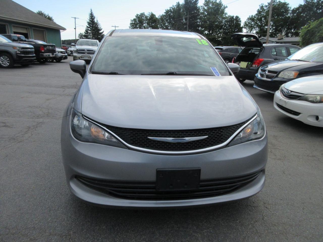 Chrysler Pacifica LX 2018