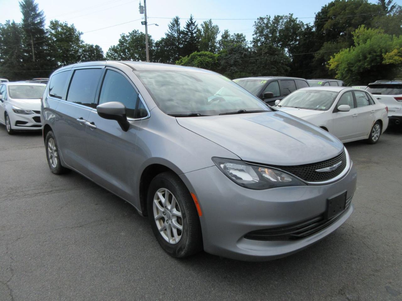 Chrysler Pacifica LX 2018