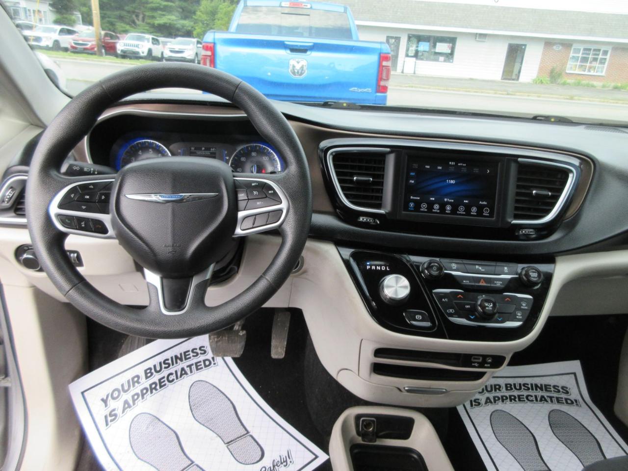 Chrysler Pacifica LX 2018