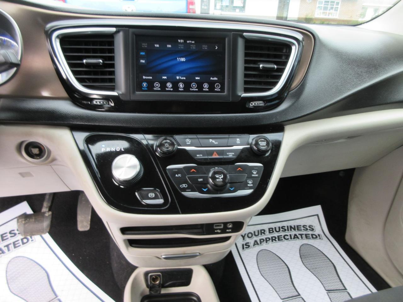 Chrysler Pacifica LX 2018