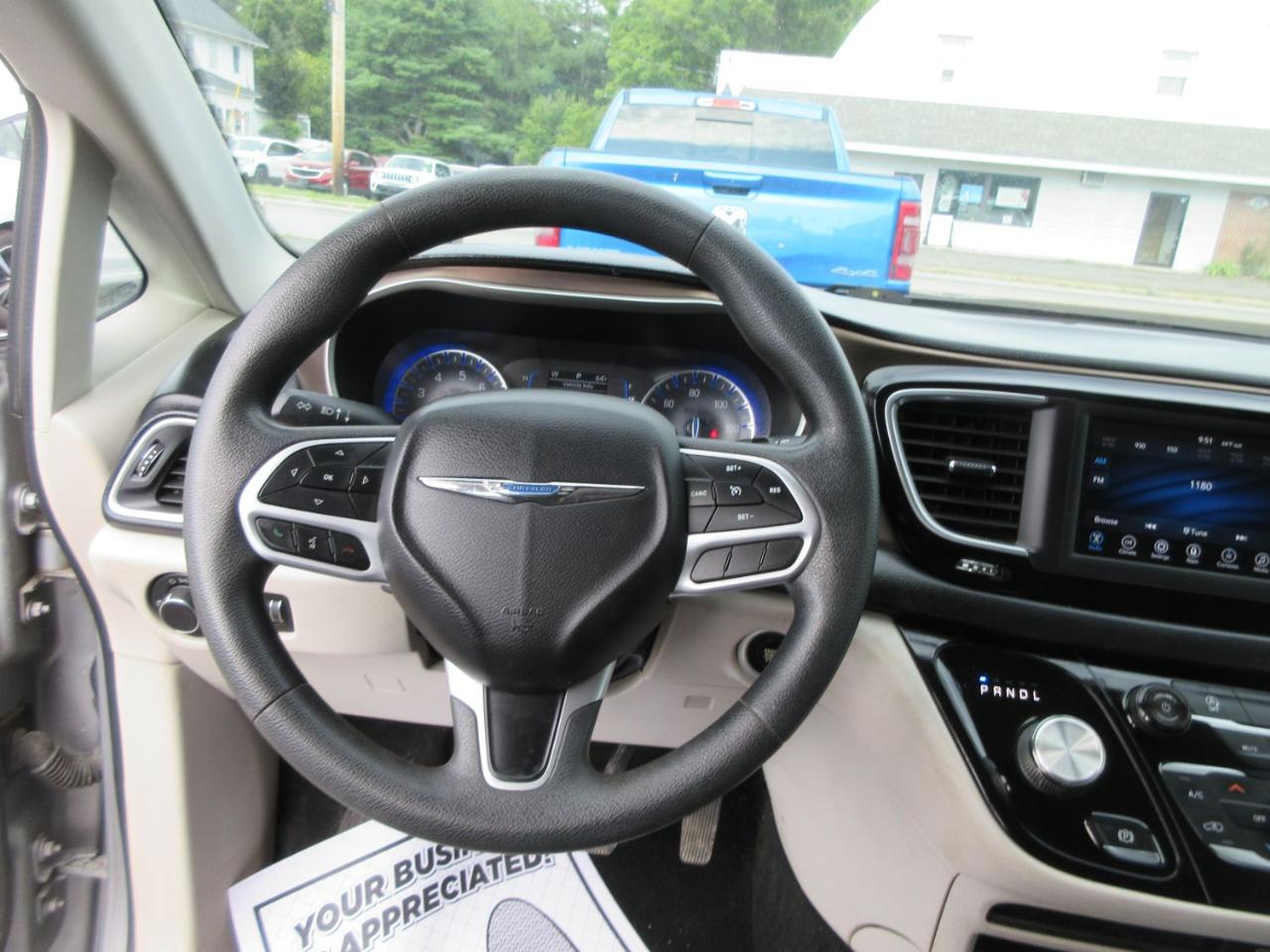 Chrysler Pacifica LX 2018