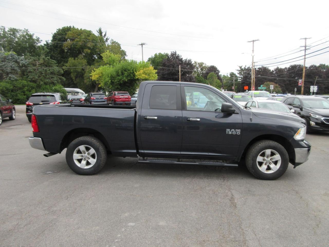 RAM 1500 SLT Quad Cab 4WD 2016