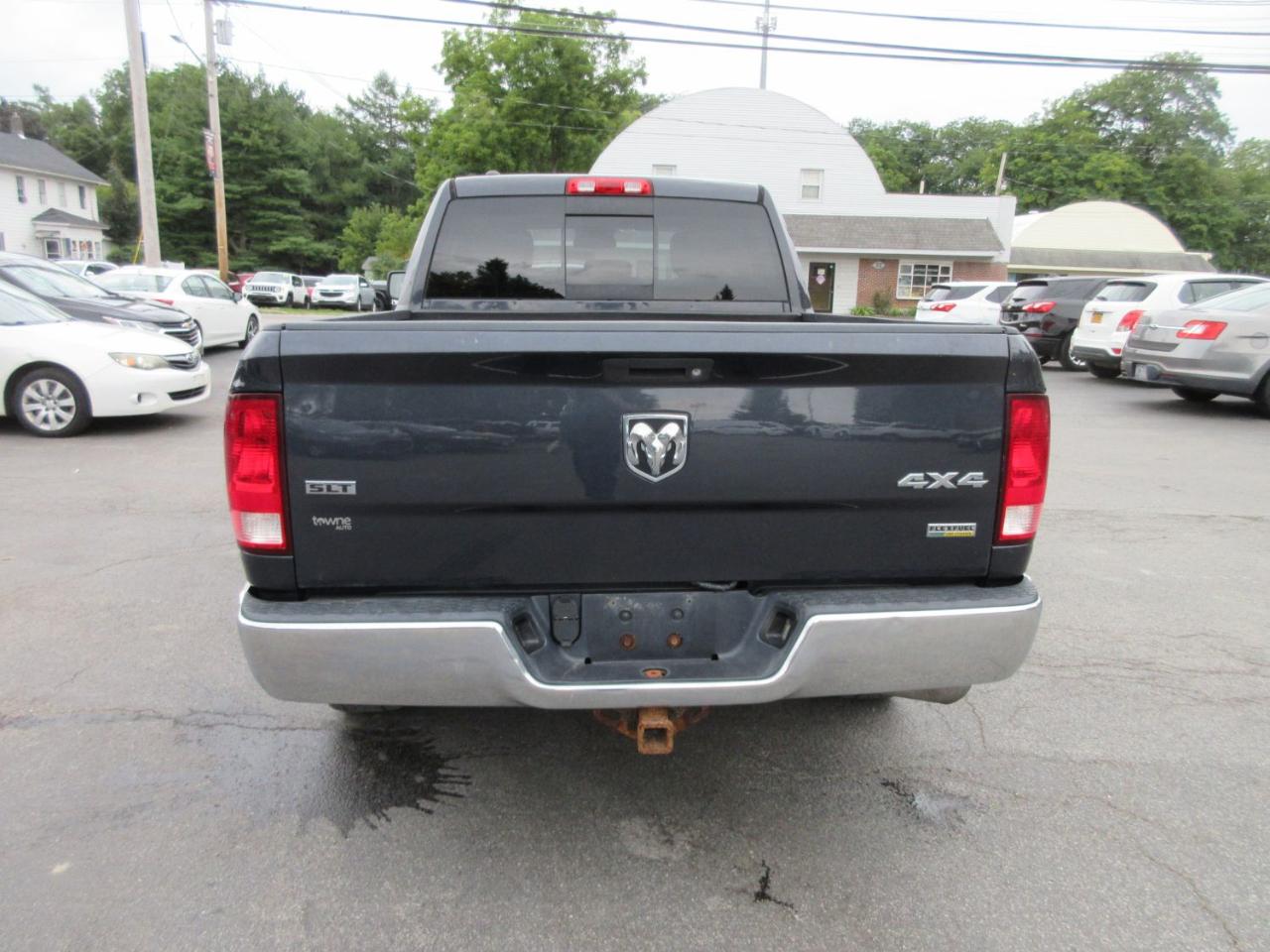 RAM 1500 SLT Quad Cab 4WD 2016