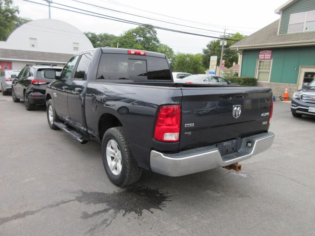 RAM 1500 SLT Quad Cab 4WD 2016