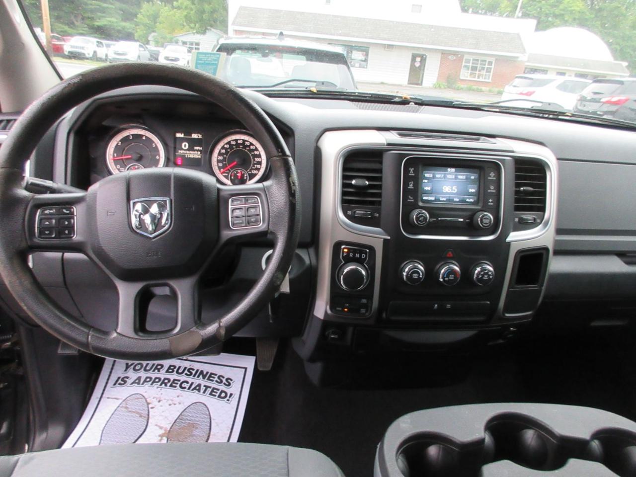 RAM 1500 SLT Quad Cab 4WD 2016