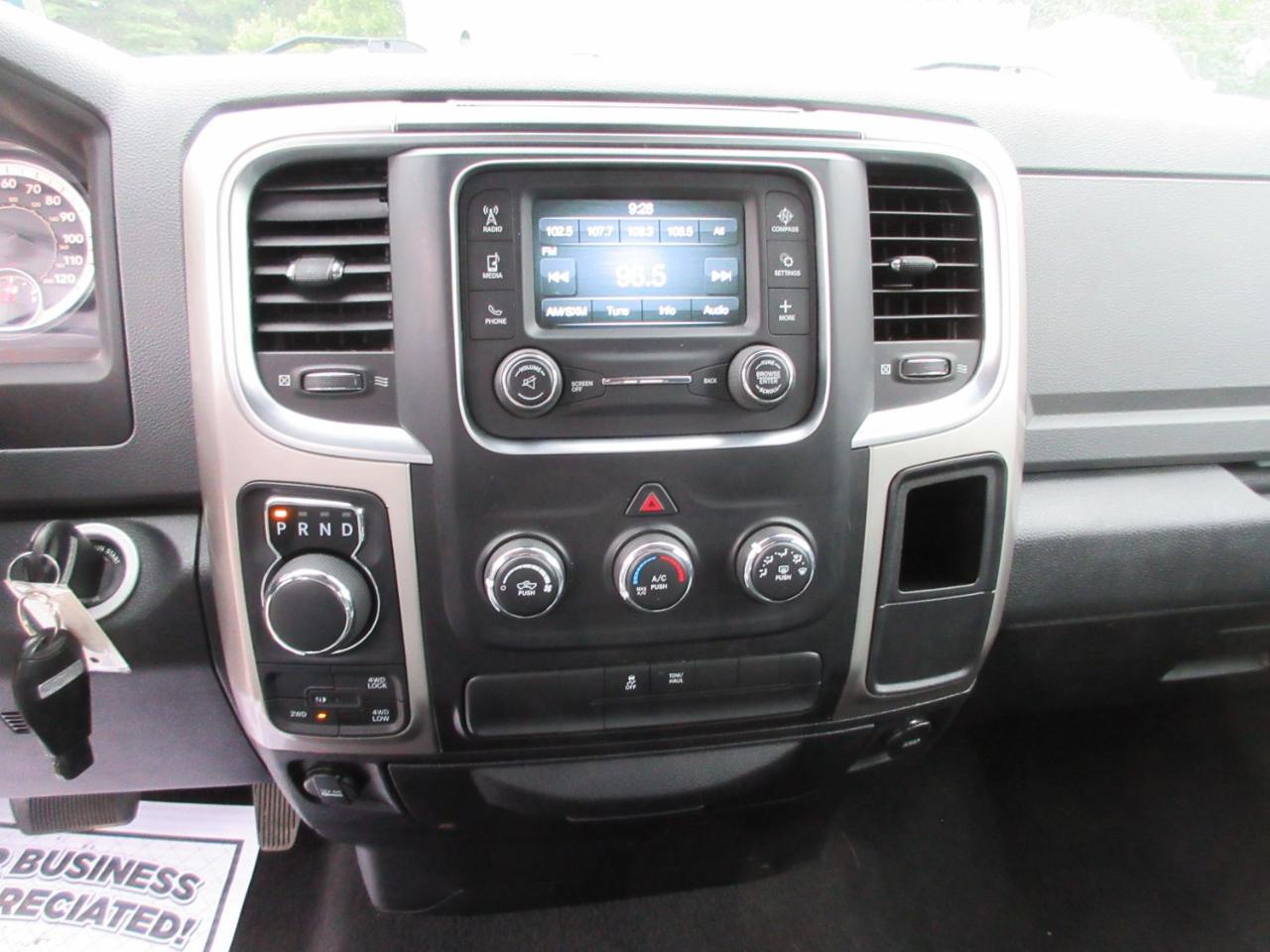 RAM 1500 SLT Quad Cab 4WD 2016