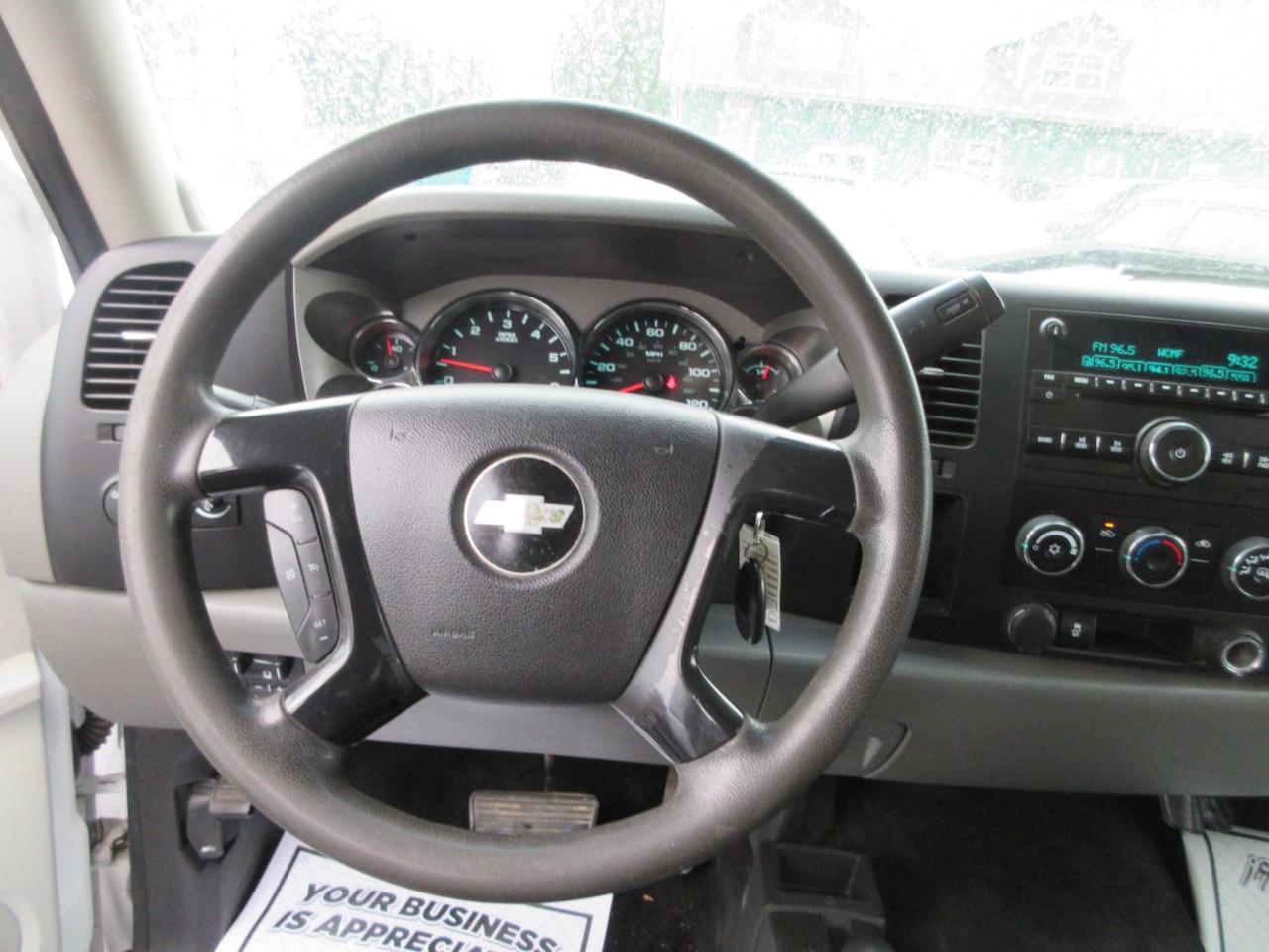 Chevrolet Silverado 2500HD Work Truck Crew Cab 4WD 2013