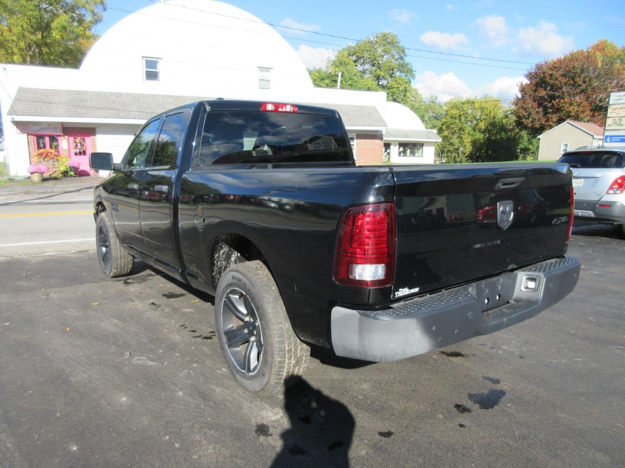 RAM 1500 SLT Quad Cab 4WD 2022