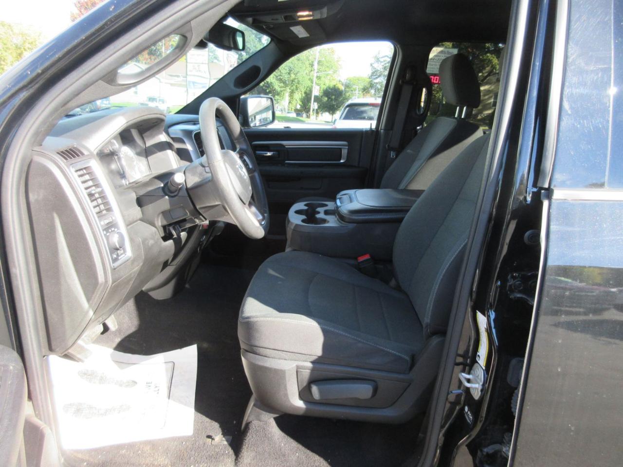 RAM 1500 SLT Quad Cab 4WD 2022