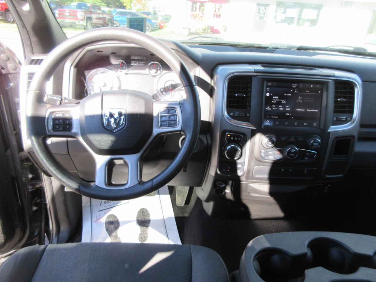 RAM 1500 SLT Quad Cab 4WD 2022