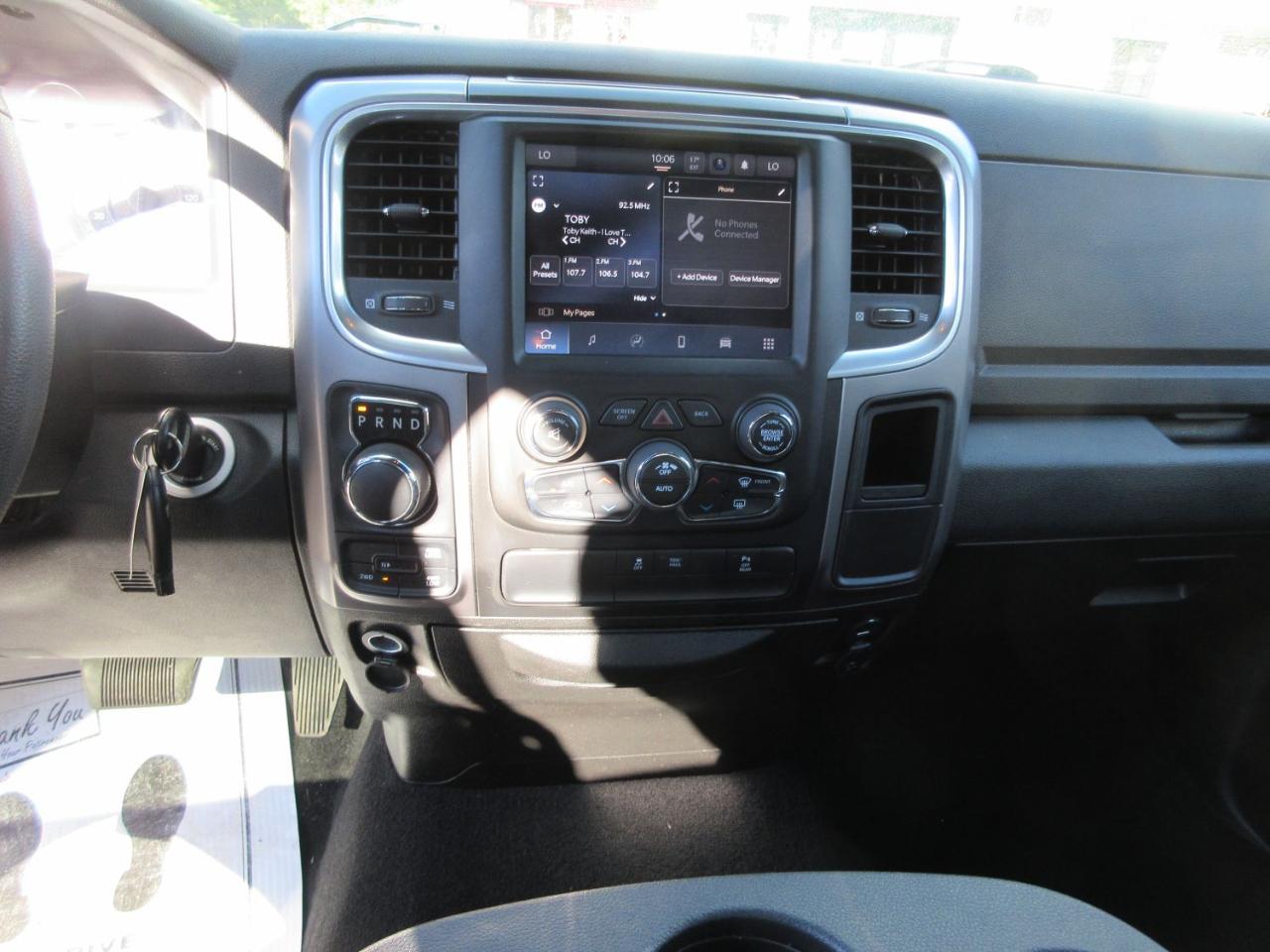 RAM 1500 SLT Quad Cab 4WD 2022