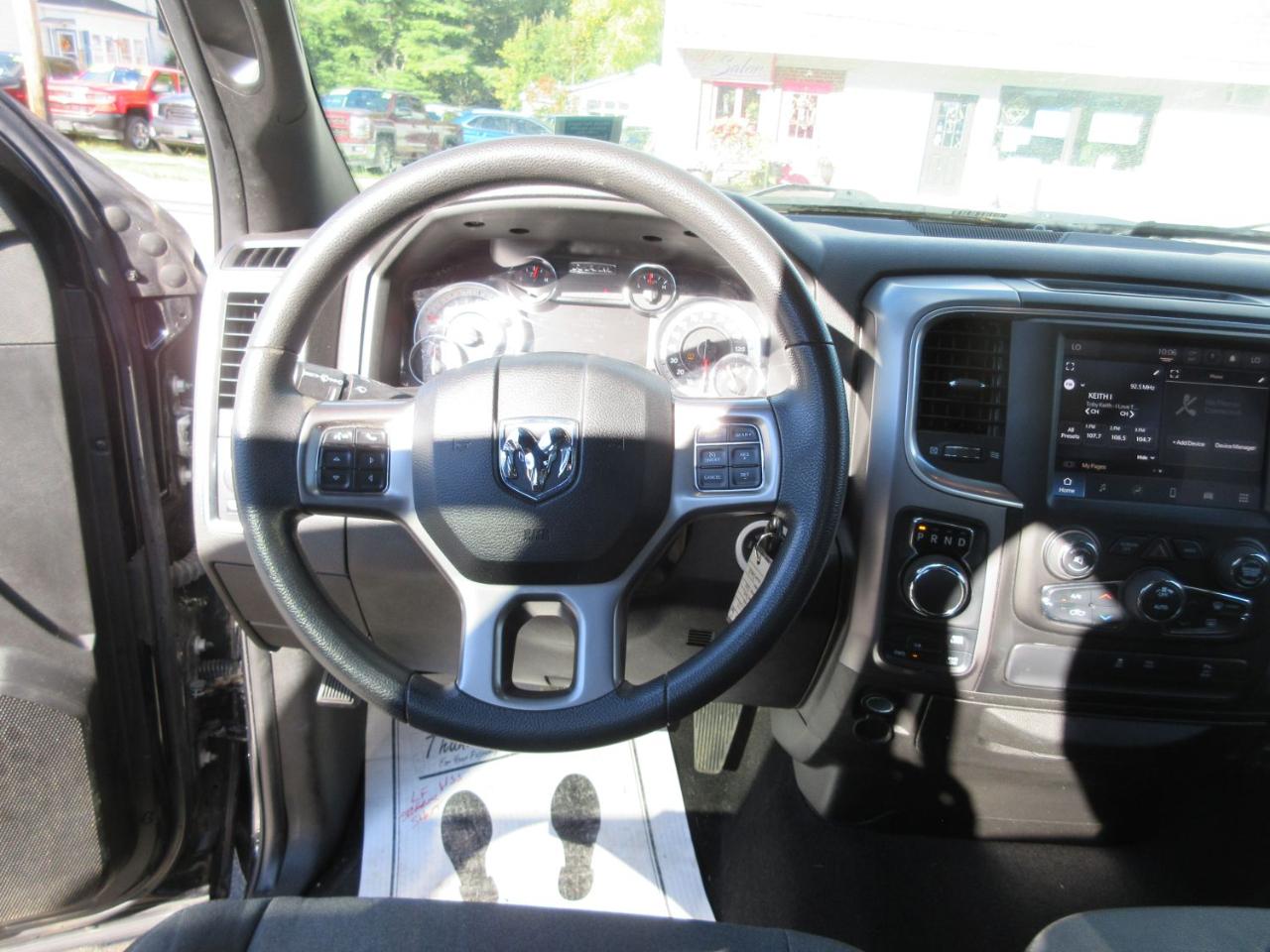 RAM 1500 SLT Quad Cab 4WD 2022