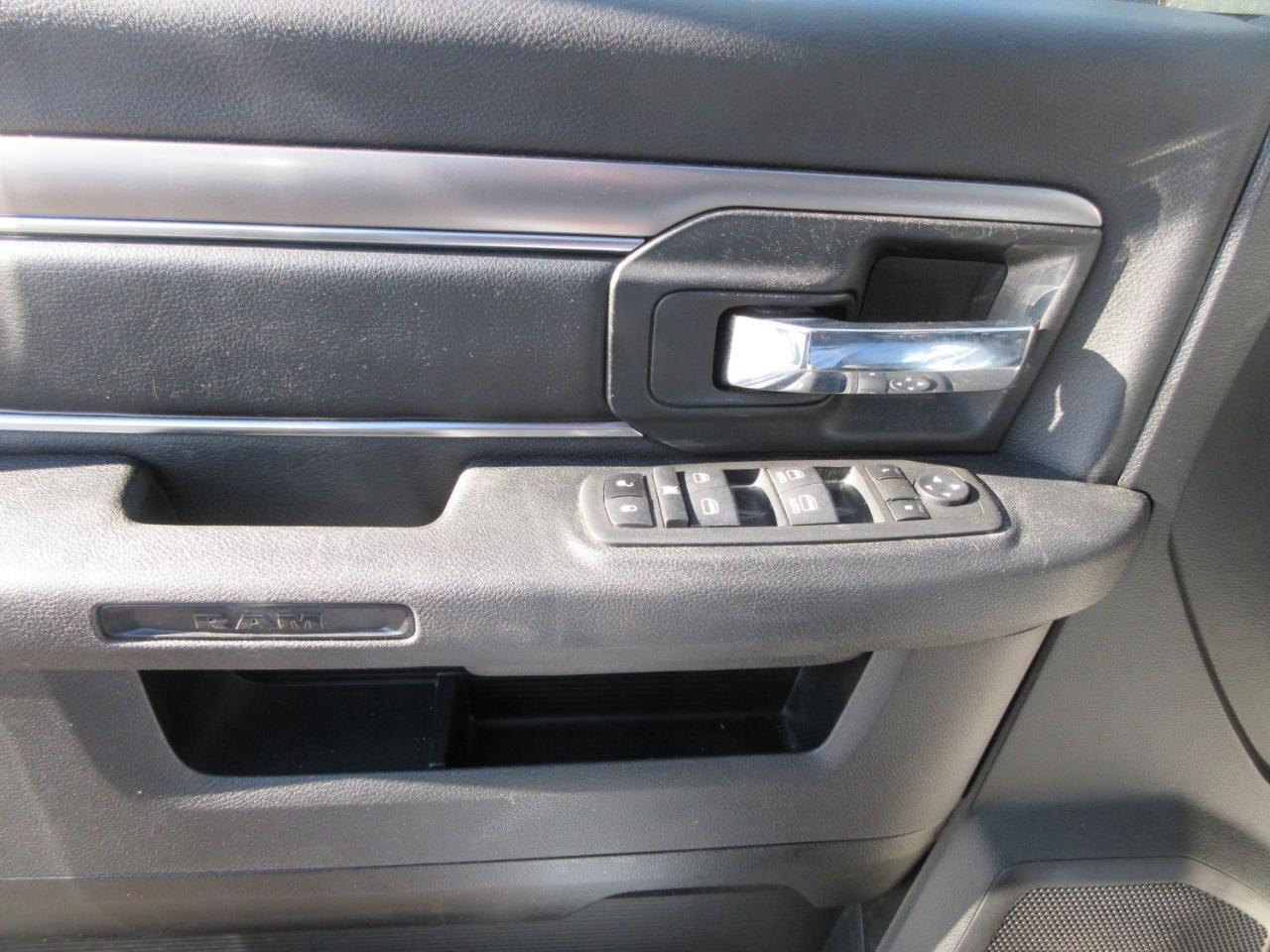 RAM 1500 SLT Quad Cab 4WD 2022