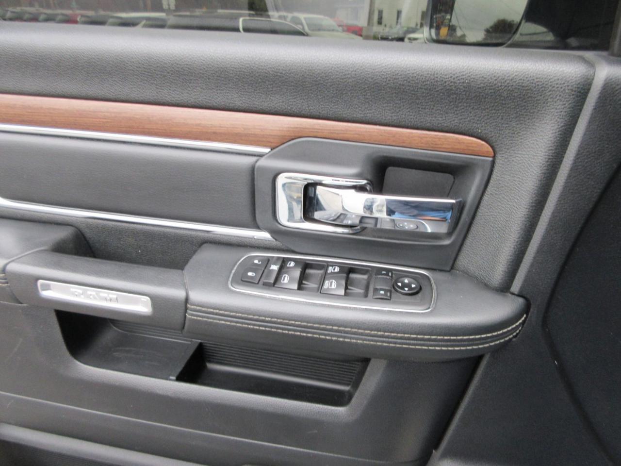 RAM 2500 Laramie Mega Cab 4WD 2014
