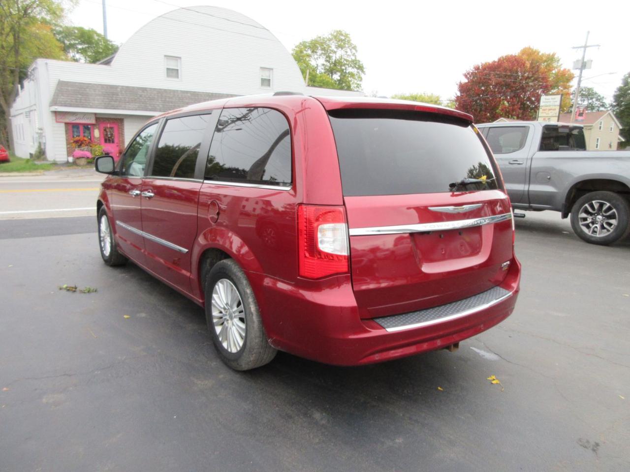 Chrysler Town & Country Limited 2016