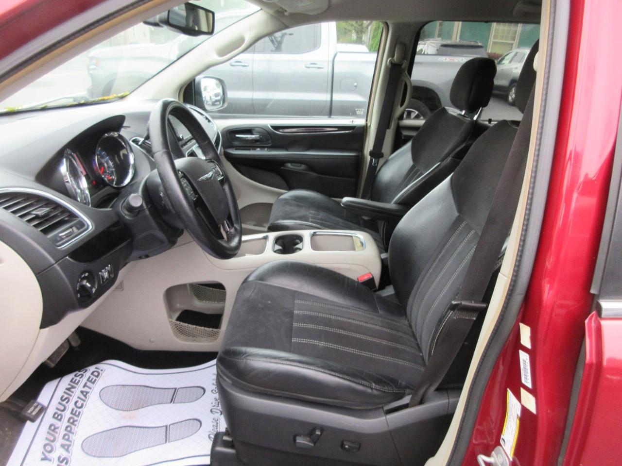 Chrysler Town & Country Limited 2016