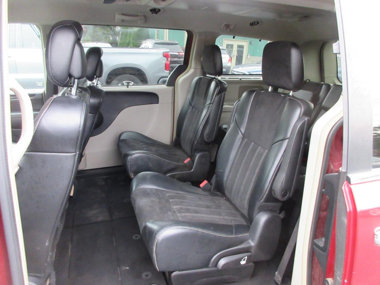 Chrysler Town & Country Limited 2016