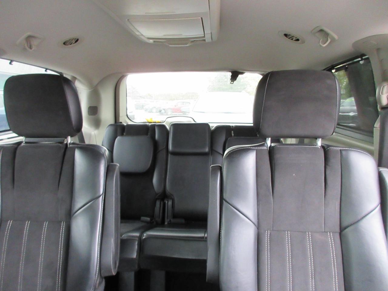 Chrysler Town & Country Limited 2016