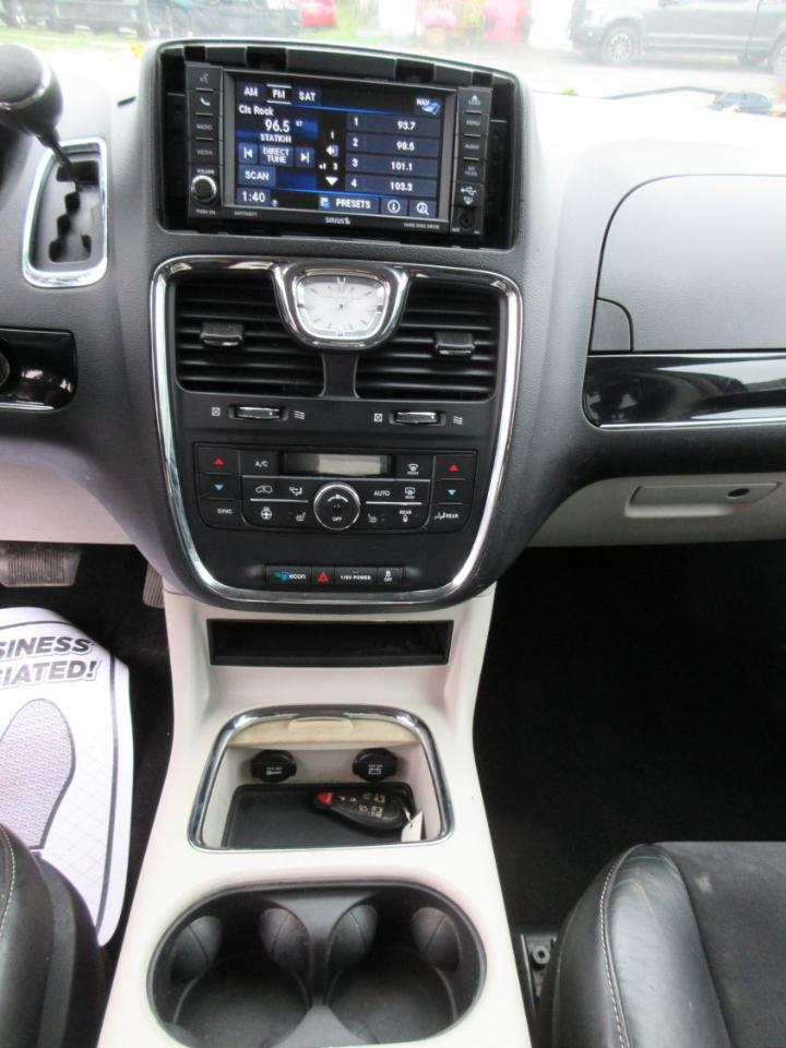 Chrysler Town & Country Limited 2016