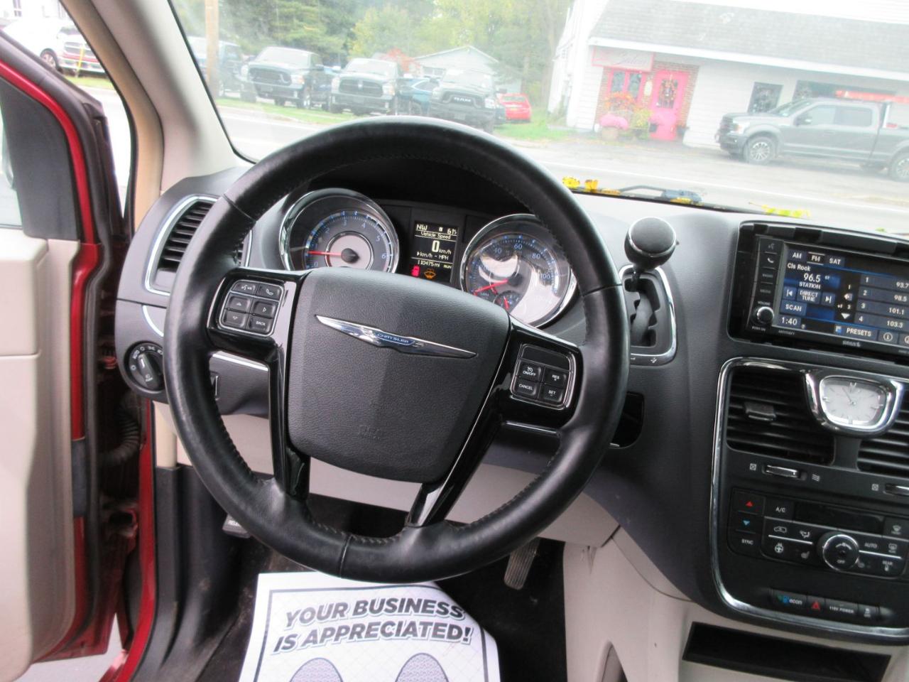 Chrysler Town & Country Limited 2016