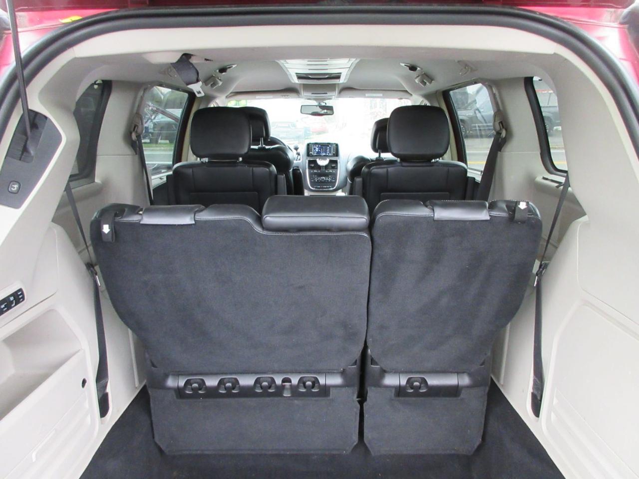 Chrysler Town & Country Limited 2016