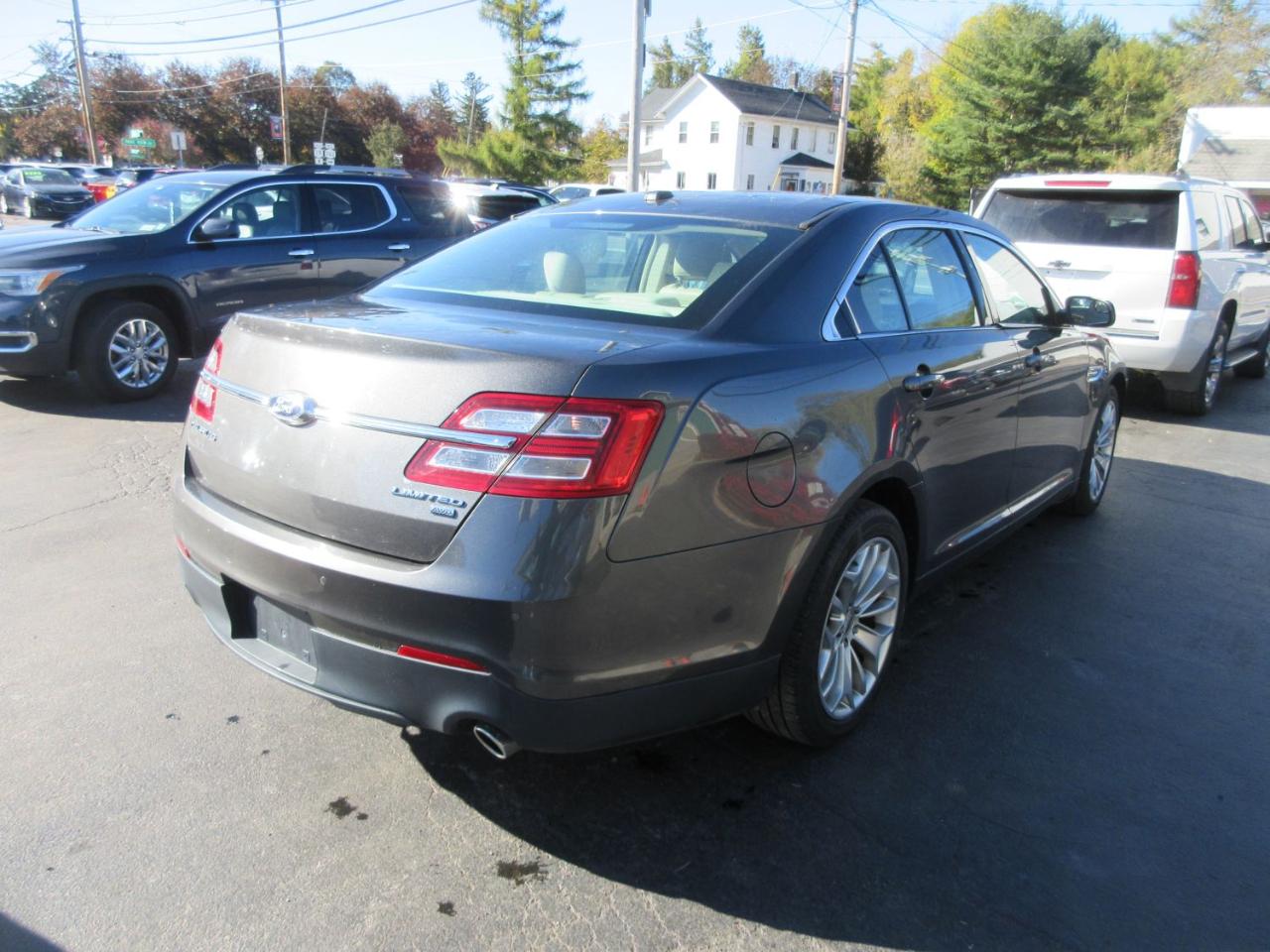 Ford Taurus Limited AWD 2015