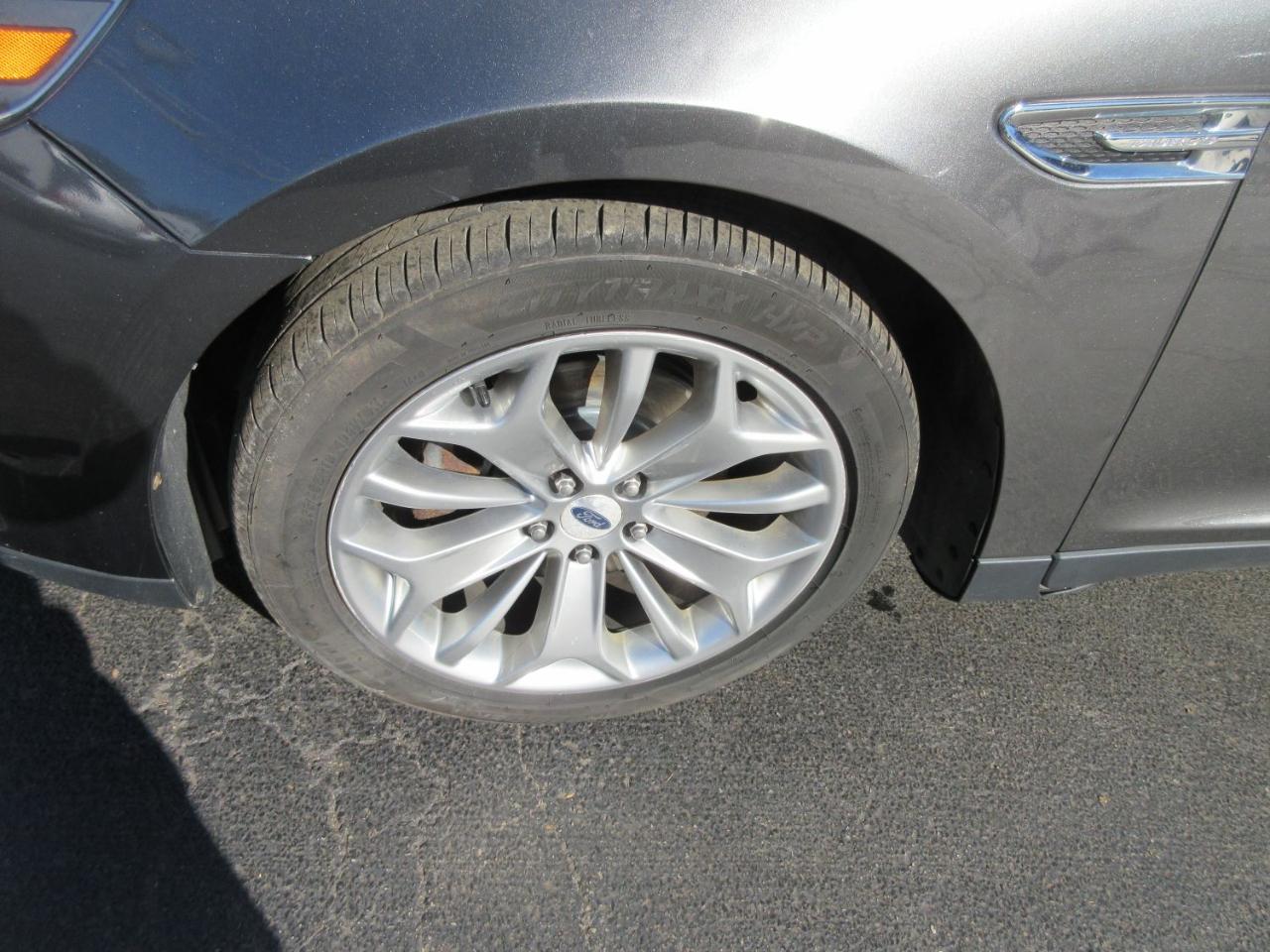 Ford Taurus Limited AWD 2015