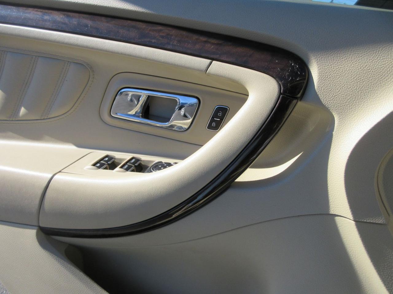 Ford Taurus Limited AWD 2015