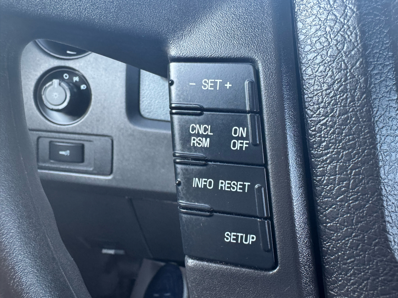 2014 Ford F-150 STX photo 13