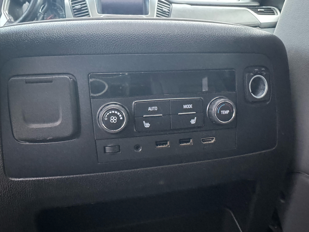 Chevrolet Suburban 4WD 4dr 1500 LT 2018