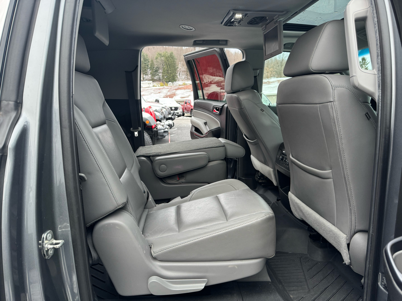 Chevrolet Suburban 4WD 4dr 1500 LT 2018