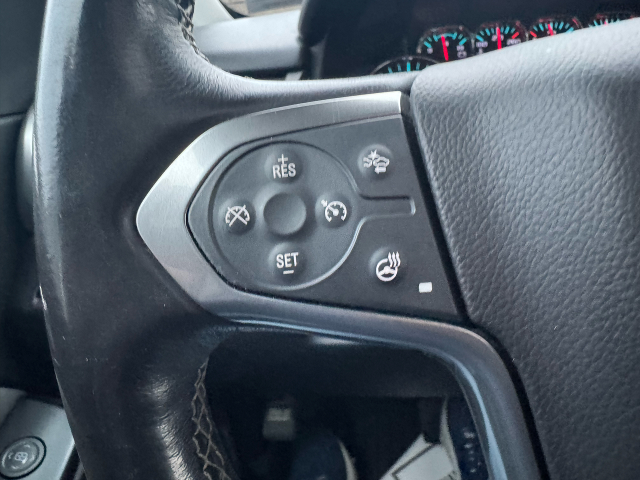 Chevrolet Suburban 4WD 4dr 1500 LT 2018