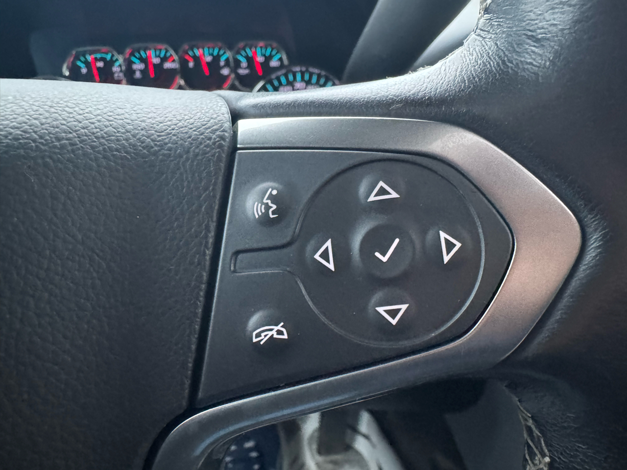 Chevrolet Suburban 4WD 4dr 1500 LT 2018