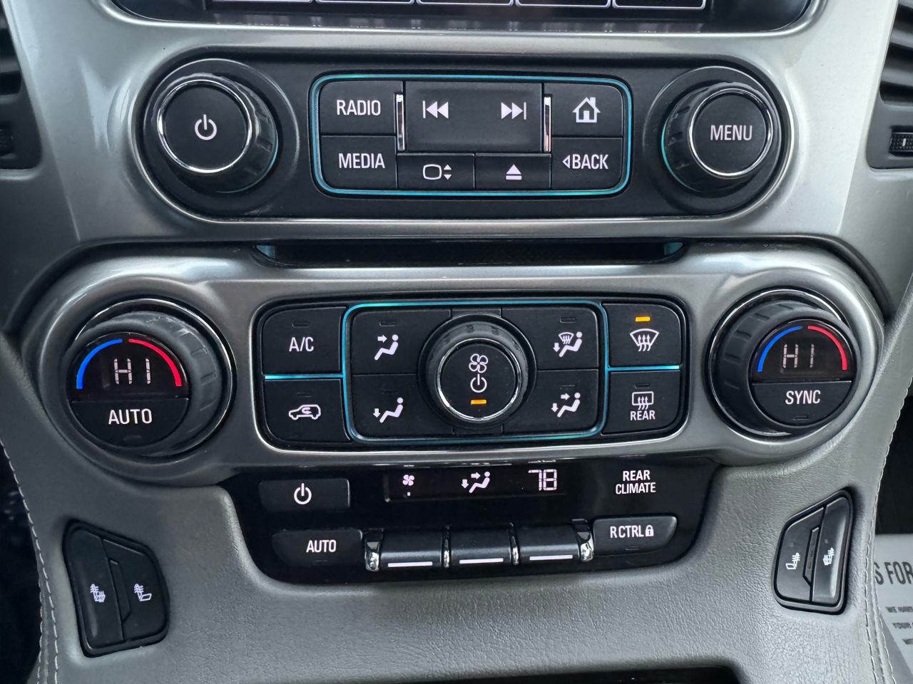 Chevrolet Suburban 4WD 4dr 1500 LT 2018