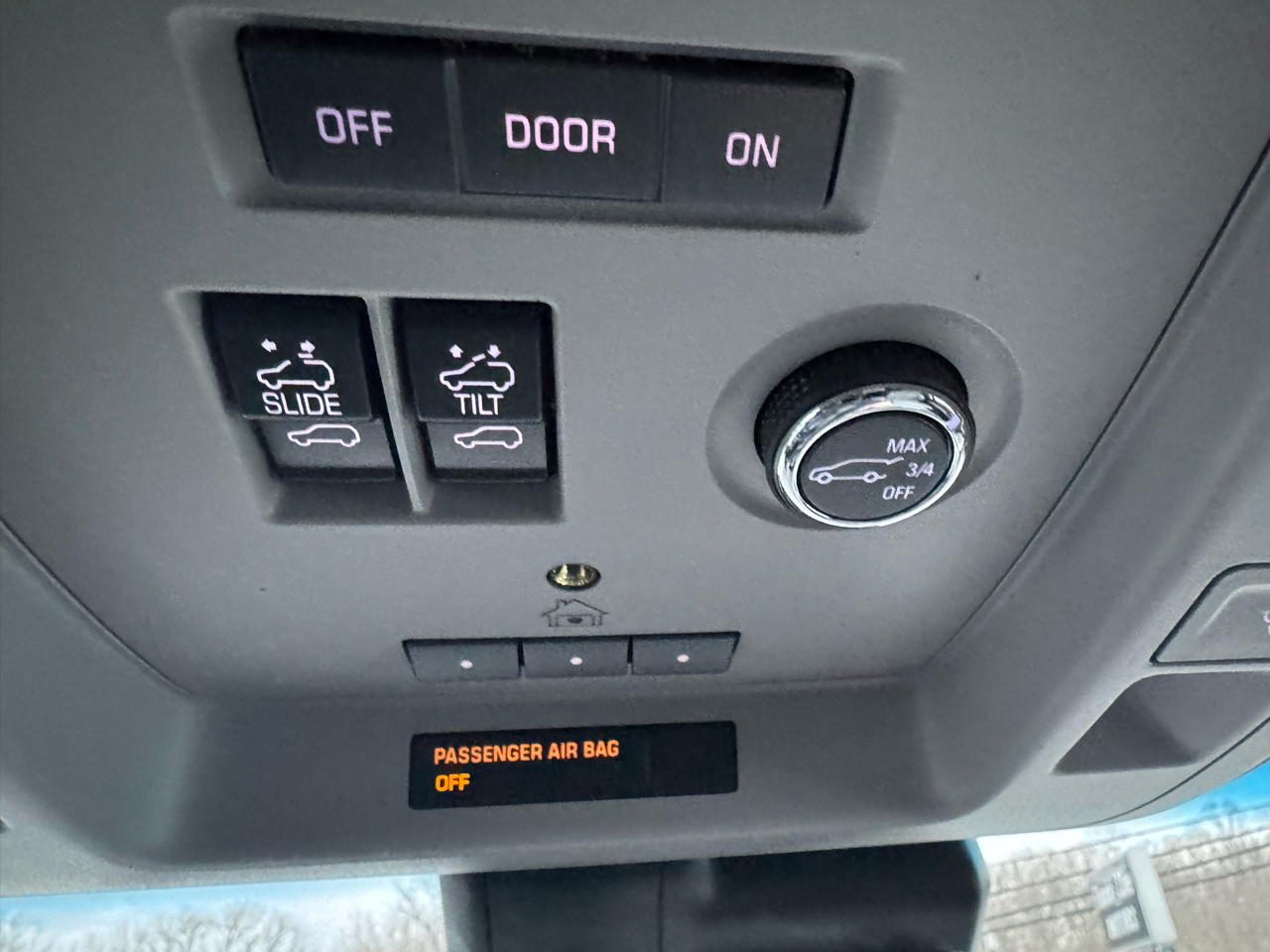 Chevrolet Suburban 4WD 4dr 1500 LT 2018