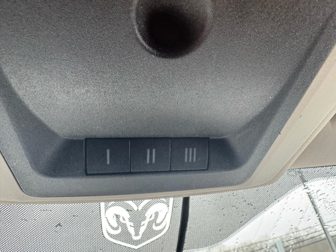 Dodge Ram 1500 4WD Quad Cab 140.5" SLT 2010