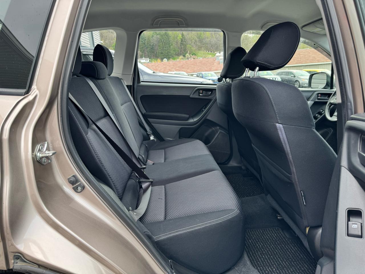 Subaru Forester 4dr CVT 2.5i PZEV 2015