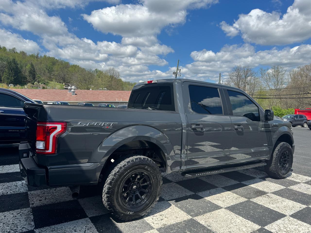 Ford F-150 4WD SuperCrew 139" XL 2017