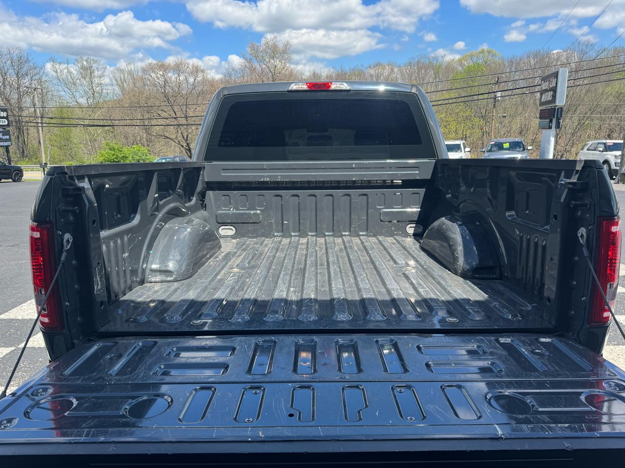 Ford F-150 4WD SuperCrew 139" XL 2017